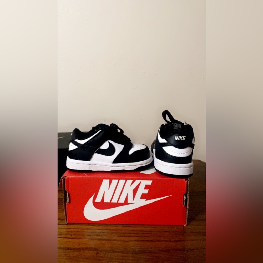 Panda dunks